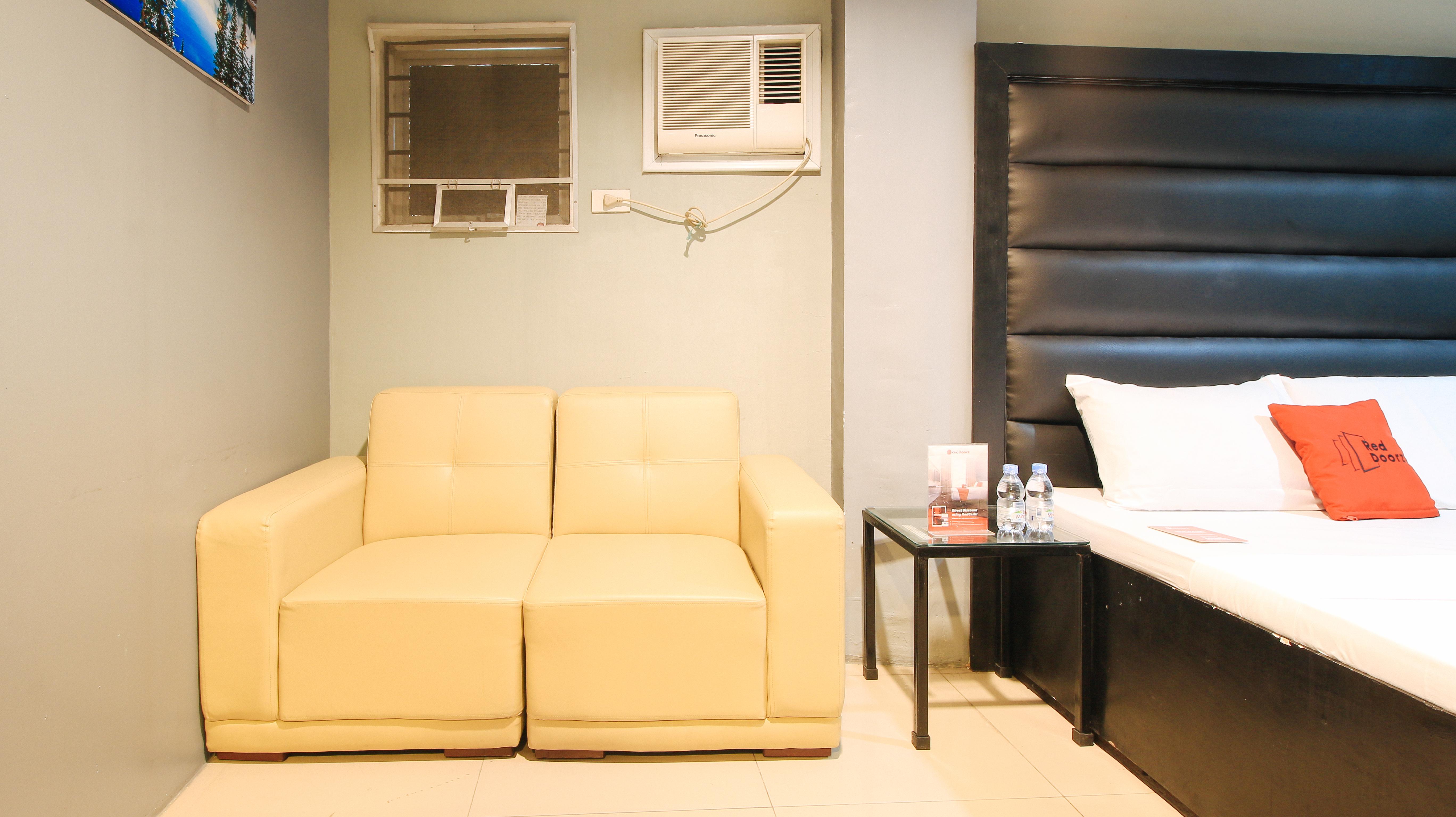 Reddoorz @ P Florentino Street Sampaloc Manila Kültér fotó