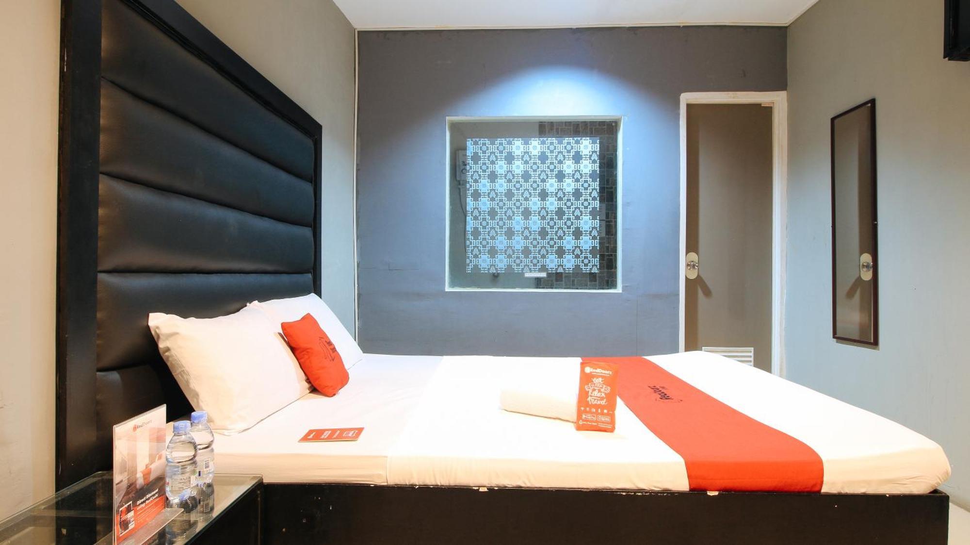 Reddoorz @ P Florentino Street Sampaloc Manila Kültér fotó