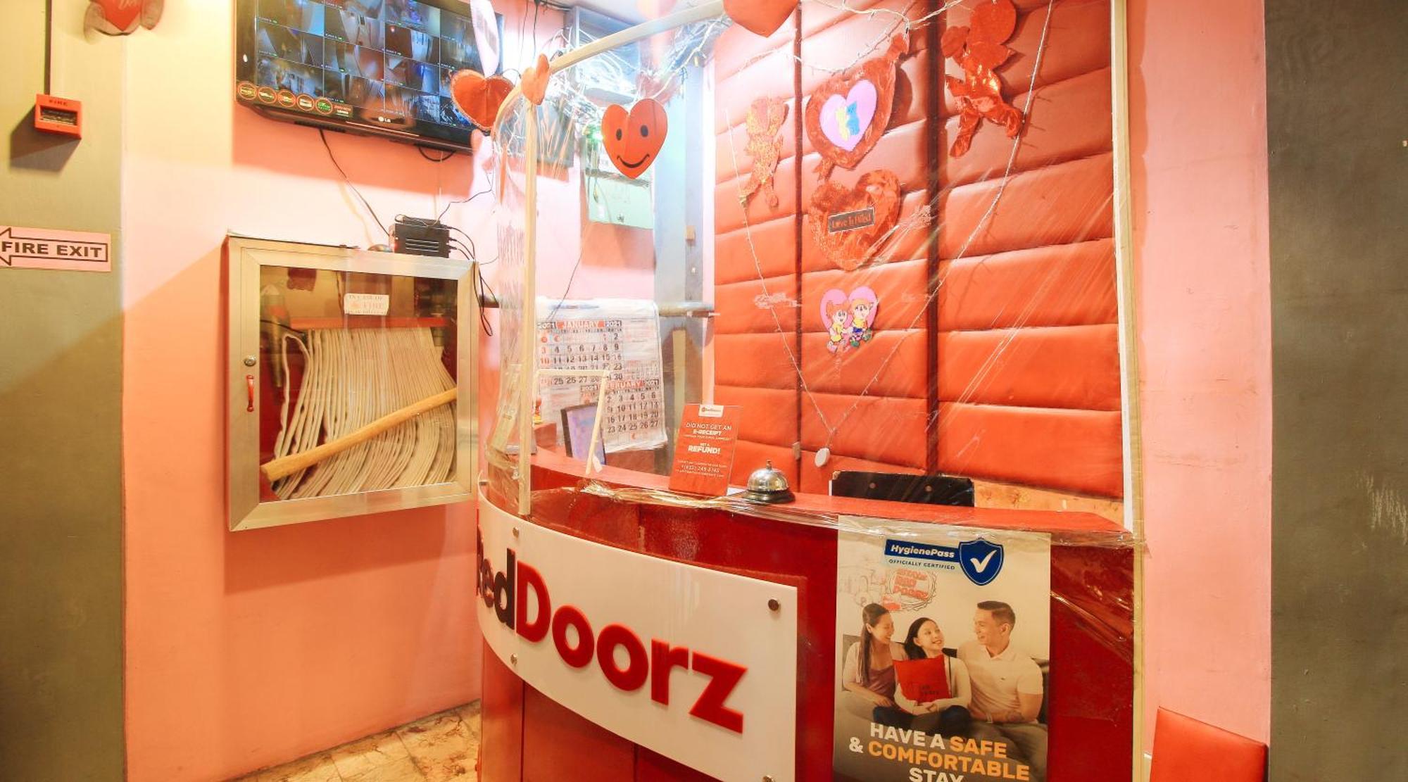 Reddoorz @ P Florentino Street Sampaloc Manila Kültér fotó